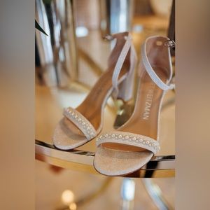 Stuart Weitzman Nearly Nude Demi Pearl Sandal Bridal Collection Size 6
